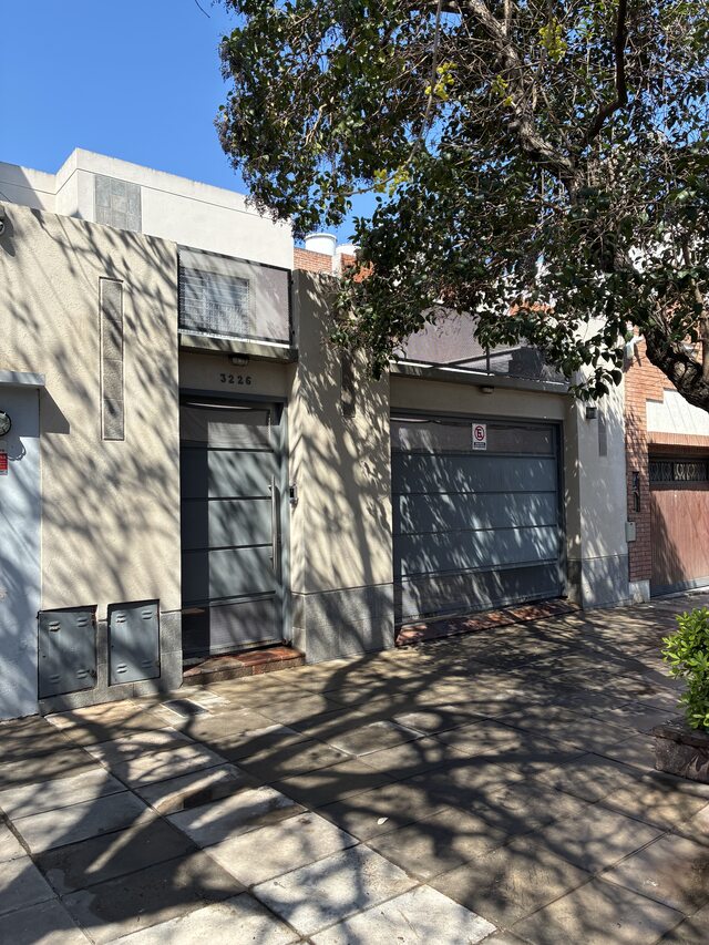 Frente de casa y vereda del trabajo de limpieza en Colegiales